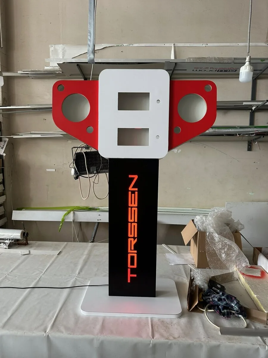 Інтерактивний LED кіоск TORSSEN з підсвіткою